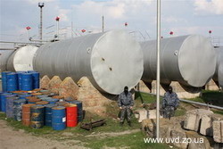 На запорожской нефтебазе изъяли тысячу тонн фальшивого бензина 