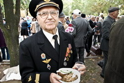 На День Победы ветеранов будут угощать чаем, сладостями и кашей 