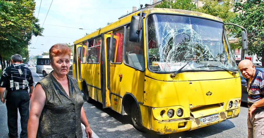 «Богдан» протаранил троллейбус: четыре пассажира в больнице