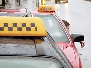 Запорожские таксисты заработают на выборах десятки тысяч гривен
