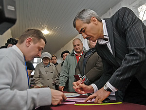 И.о. мэра Запорожья стоял в очереди на избирательном участке более 20 минут