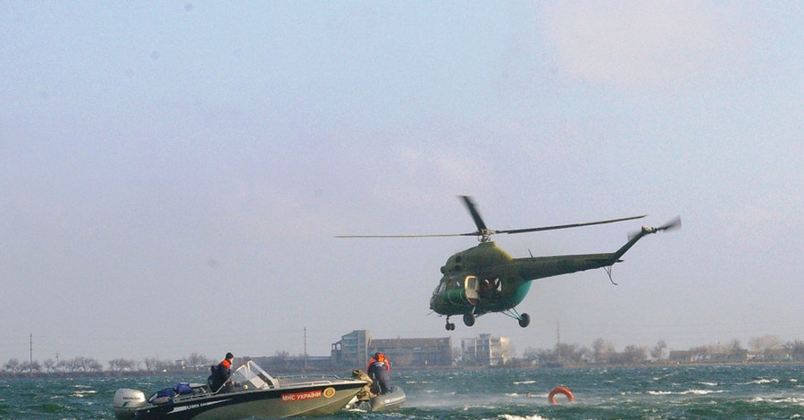 МЧС спасало рыбаков с лодками, вертолетом и GPS-навигаторами