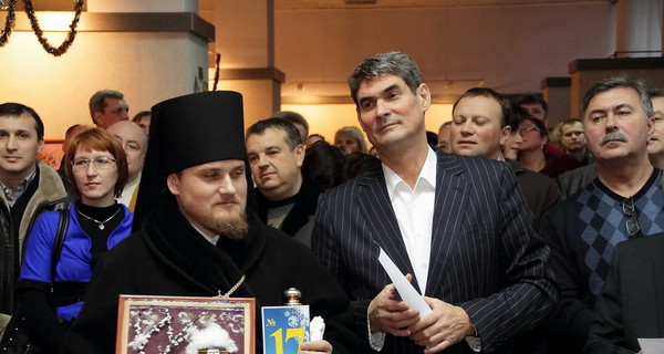 Фотографии губернатора ушли с молотка за 50 тысяч гривен