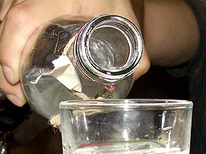 Под Запорожьем 14-летний подросток умер после того, как выпил литр водки