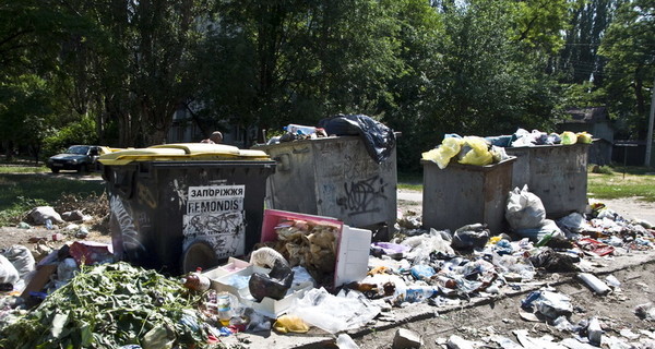Жильцам вернут деньги, если их двор завален мусором
