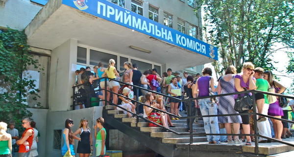 Студенты ищут жилье на площади Советской и Малом рынке