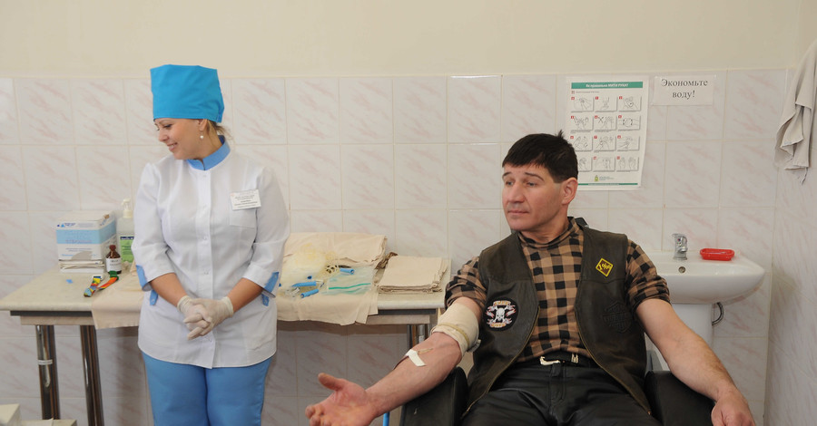 Запорожские байкеры сдавали кровь для онкобольных деток
