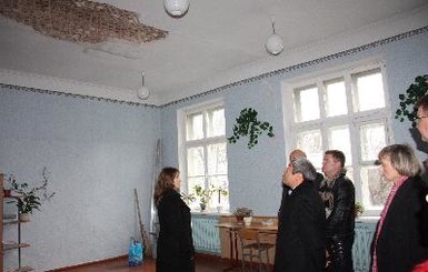В запорожской школе обвалилась часть потолка