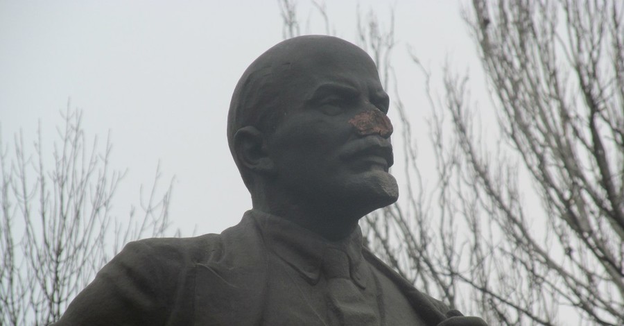 В Мелитополе отбили нос Ленину