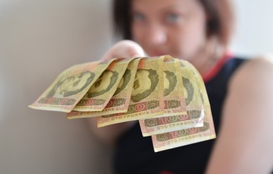 Жительница Броваров вернула пенсионеру забытую сумку с 5 тысячами гривен