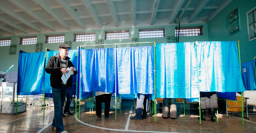 Урны для голосования в Запорожье практически пустые