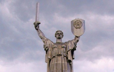 Cо щита памятника Родина-мать хотят снять герб СССР