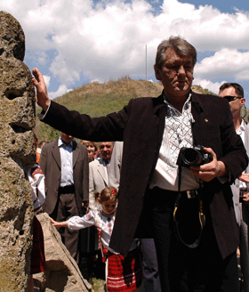 Виктор Ющенко посетит остров Хортица и «Запорожскую Сечь» 