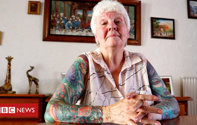 77-летняя англичанка стала фанаткой татуировок [видео]