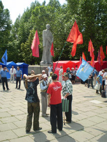 Памятник Дзержинскому хотят разрушить 