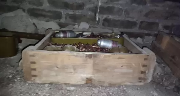 Украинские силовики обнаружили схрон с боеприпасами на линии разграничения