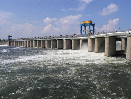 Россияне повредили дамбу Каховской ГЭС, водохранилище обмелело
