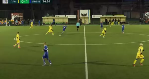 13-летний прикарпатский футболист забил гол с середины поля