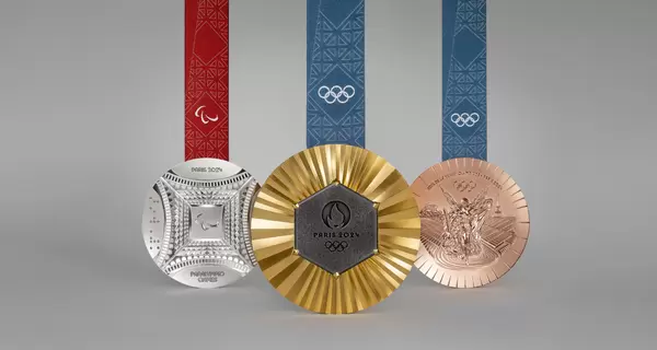 В Париже показали олимпийские медали - с частичками Эйфелевой башни