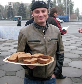 Горожане протестуют против подорожания хлеба 