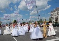 Запорожские невесты оккупировали проспект 