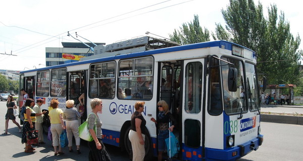 В Запорожье троллейбусам и дачным автобусам 